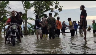 Foto : Aksi Sosial Polres Jember dan Kodim 0824 Bantu Korban Banjir