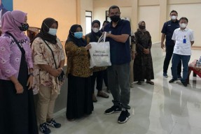 Barata Indonesia dan Garda Bernas Salurkan Ratusan Paket Sembako Baksos BUMN