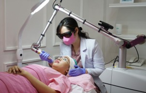 Teknik Ini Bisa Bikin Wajah Glowing dan Menghapus Tato Tanpa Rasa Sakit