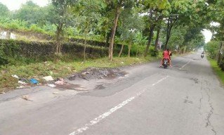 Aktivitas Proyek TPA di Jombang Dikeluhkan Warga: Bikin Jalan Rusak dan Berdebu
