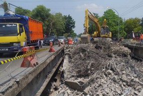 Jembatan di Lamongan Ambles, Akses Tetap Dibuka untuk Kendaraan Kecil