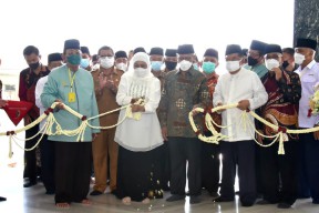 Khofifah Dampingi Jusuf Kalla Resmikan Masjid Al Fattah Tulungagung