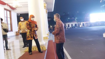 Ramadan Boleh Semarak, Khofifah Ingin Vaksinasi Booster Dipercepat