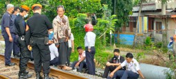 Laka KA vs Truk di Lamongan, 3 Korban Dilarikan ke Rumah Sakit