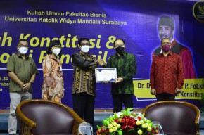 UKWMS Gelar Kuliah Umum Bertema Mahkamah Konstitusi dan Tafsir Ekonomi Pancasila