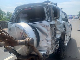 Xpander Seruduk Terios di Tol Solo-Kertosono, 2 Penumpang Terluka