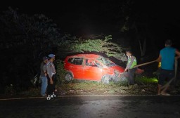 Mobil Terbalik di Pacet Mojokerto, 4 Orang Satu Keluarga Terluka