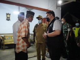 Sambangi Keluarga Korban Pembacokan di Kediri, Mas Dhito Jamin Biaya Perawatan