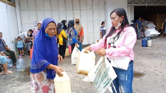 Antre 1,5 Jam dan Berpanas-panasan, Warga Ponorogo Gagal Dapatkan Migor Curah