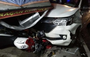 Mobil Hantam Motor di Kota Batu: Kendaraan Terseret 10 Meter, Korban Terpental