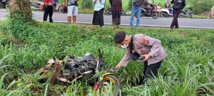 Pengendara Motor Asal NTB Tewas Tersambar Kereta Api di Tulungagung
