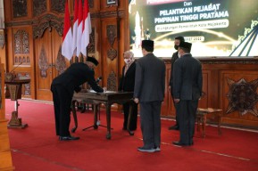 Ning Ita Lantik Tiga Kepala Dinas, Salah Satunya Pejabat dari Ibu Kota Jakarta