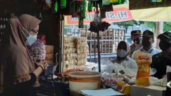 Wali Kota Mojokerto Sidak, Ning Ita Temukan Minyak Goreng Mahal
