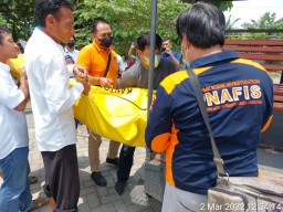 Mayat Perempuan Ditemukan Mengapung di Sungai Desa Turipinggir Jombang