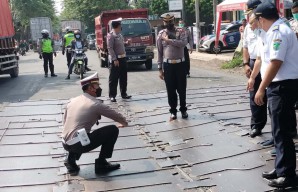 Catat! Mulai 4 April, Kendaraan ini Dilarang Masuk Jembatan Oka Bawes Pasuruan