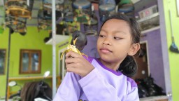 Cerita Unik Pertemanan 'Sincan' dan Balqis di Mojokerto