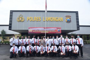 Diganjar Penghargaan, Cara Kapolres Lamongan Apresiasi Kinerja Anggotanya