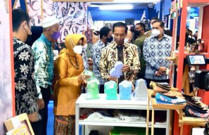 Stand Kota Pasuruan Dikunjungi Presiden Jokowi, Fatma Promosikan Produk UMKM