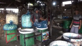 Harga Minyak Goreng Curah Mahal, Pengusaha Kerupuk di Jombang Kelimpungan