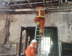 Rumah Mewah di Surabaya Terbakar, Bagian Kamar Ludes Dilahap Api