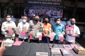 Polresta Malang Kota Gagalkan Pengiriman Sabu dan Ganja Seberat 9,2 Kg