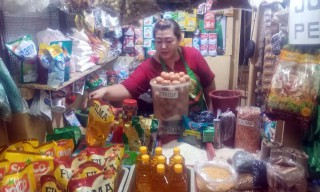 Keluh Emak-emak Pedagang di Surabaya: Mikir Minyak Goreng Untuku Sampek Loro