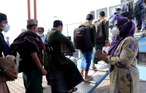 Mudik Ramadan, Santri asal Bawean Dapat Subsidi Tiket Kapal dari Pemkab Gresik