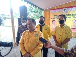 Vaksinasi Booster di Kantor Golkar Jatim Berhadiah Minyak Goreng