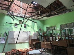 Ruang Kelas SDN Waru II Rusak Parah, Pembelajaran Pindah ke Musala