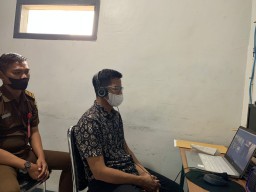 Jadi Tulang Punggung Keluarga, Terdakwa Korupsi Perpusdes di Jombang Minta Bebas