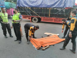 Pria Tanpa Identitas Ditemukan Tewas di Depan Terminal Jamrud Surabaya