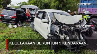 Video: Kecelakaan Beruntun 5 Kendaraan di Sampang