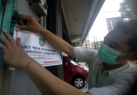 Selamatkan Aset, Pemkab Jombang Pasang Stiker di Ruko Simpang Tiga Mojongapit