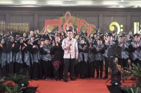 Wagub Emil Apresiasi Rekor MURI Ansamble Siswa SD Mumtaz 1 dan 2
