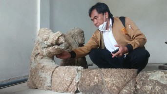 Temuan Arca Dwarapala di Tulungagung Diteliti Tim Pusat Survei Badan Geologi