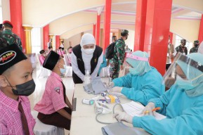 Hari Perawat Nasional, Khofifah: Mereka Garda Terdepan Selama Pandemi Covid-19