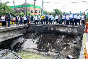 Jembatan di Lamongan Ambles: Pipa PDAM Jebol, 7 Ribu Lebih Rumah Warga Terdampak