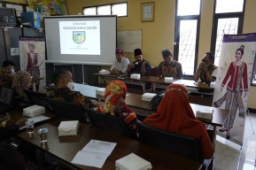 Mas Dhito Tak Ingin Pakaian Khas Diproduksi Pembatik Luar Kabupaten Kediri