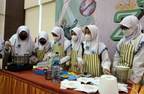 Siswa SMP Al Falah Deltasari Sidoarjo Gelar Projek Zero Waste