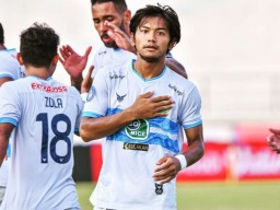 Tinggalkan Persela, Kini Riyatno Abiyoso Berseragam Persik Kediri