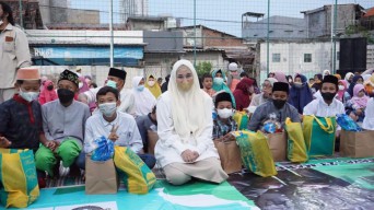 Gerindra Surabaya Sisir Warga MBR, Bagikan Parcel Lebaran Gratis