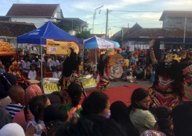Serunya Ngabuburit Nonton Barong Osing di Pasar Benculuk, Banyuwangi