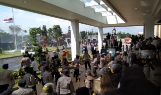 Anggotanya Terlibat Kericuhan dengan Mahasiswa, Kapolres Bangkalan Minta Maaf