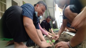 Komunitas Lamongan Teduh Berdayakan Difabel untuk Ciptakan Lingkungan Asri