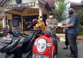 Dua Motor Curian di Pasuruan Dikembalikan ke Korban: Terima Kasih Pak Polisi