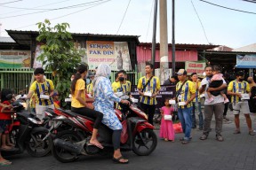 Launching Jersey, Eragon FC Gresik dan Gendoel Lamongan Bagi-Bagi Takjil