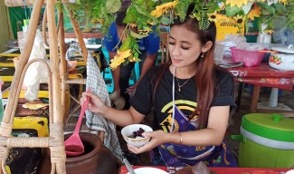 Legitnya Es Dawet Sri Kandi Buatan Penyanyi Cantik di Kota Madiun