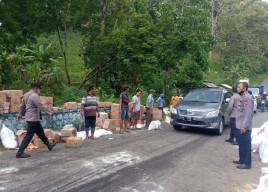 Kronologi Truk Sembako Terguling di Ponorogo, Mundur Tanpa Kendali 200 Meter