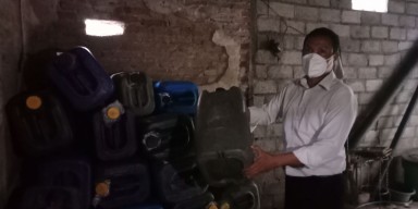 Gerebek Rumah Kontrakan di Kabupaten Kediri, Polisi Amankan 7.000 Liter Miras