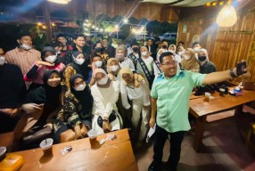 Anwar Sadad Diserbu Muda-mudi di Malang, Lho Ada Apa?